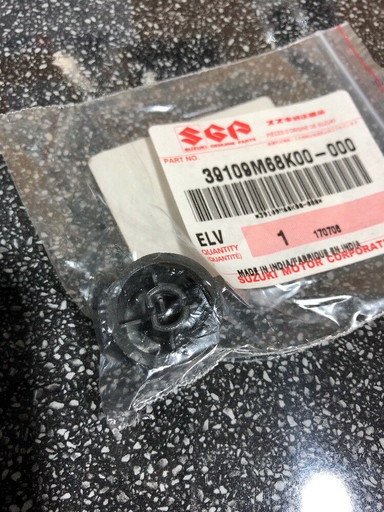 NEW Genuine Suzuki ALTO Radio Knob Button Volume Stereo Tuner Power 39109M68K00