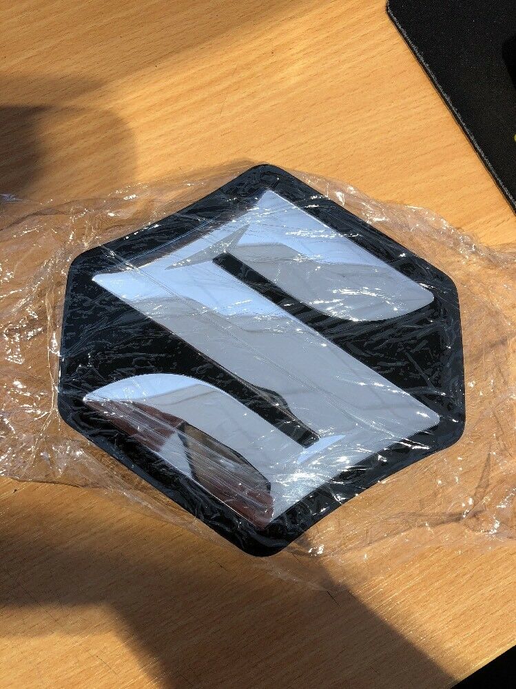 NEW Genuine Suzuki VITARA 2WD Front Upper Grill Grille BADGE 72131-54P10-DB7