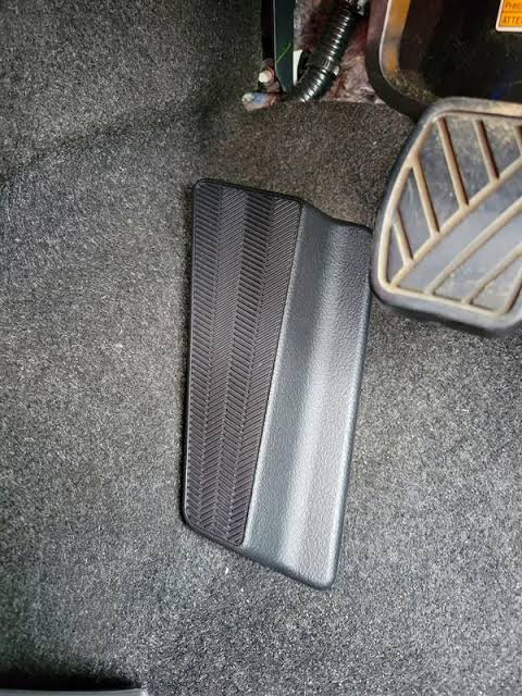 NEW Genuine Suzuki Swift SPORT 2007-11 Left Foot Rest 75441-57K01
