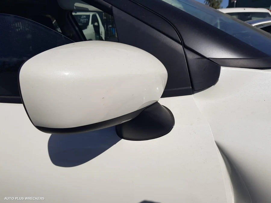 NEW Genuine BALENO Complete Wing Mirror RIGHT White 84701M68P60-26U