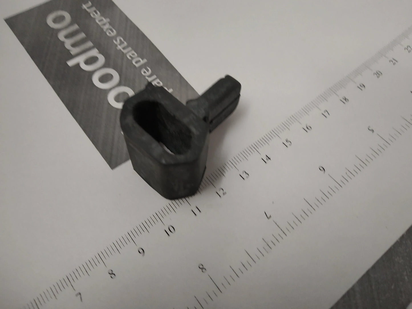 1x NEW Genuine Suzuki ALTO Parcel Shelf Rubber Stopper 88912M68K00