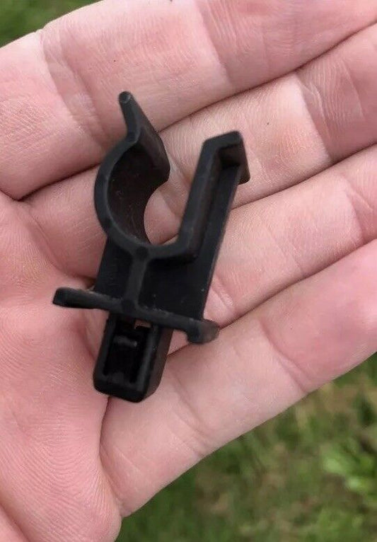 NEW Genuine Suzuki SWIFT 2010-16 FALSE FLOOR BOOT Shelf PLASTIC CLIP 76215-74G00